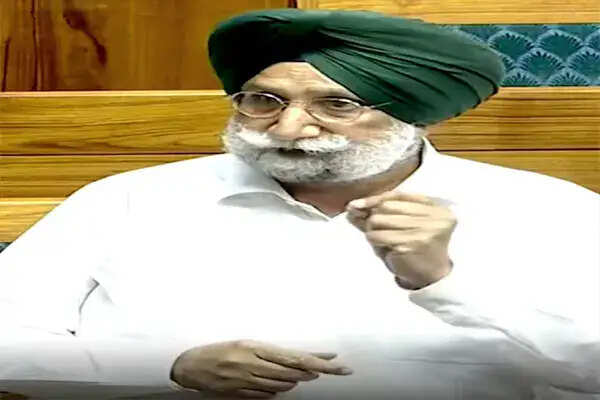 सुखजिंदर सिंह रंधावा ने अमेरिका में पंजाबी ट्रक ड्राइवरों के लाइसेंस रद्द करने की निंदा की