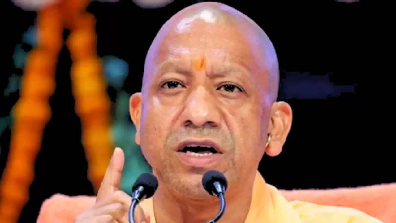 बरेली हिंसा पर CM योगी का कड़ा संदेश: शांति भंग करने वालों को मिलेगी सख्त सजा