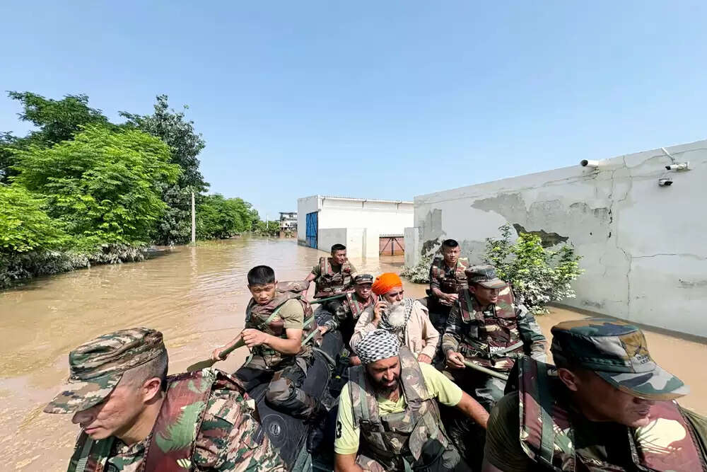 पंजाब में बाढ़ राहत कार्य में भारतीय सेना की महत्वपूर्ण भूमिका