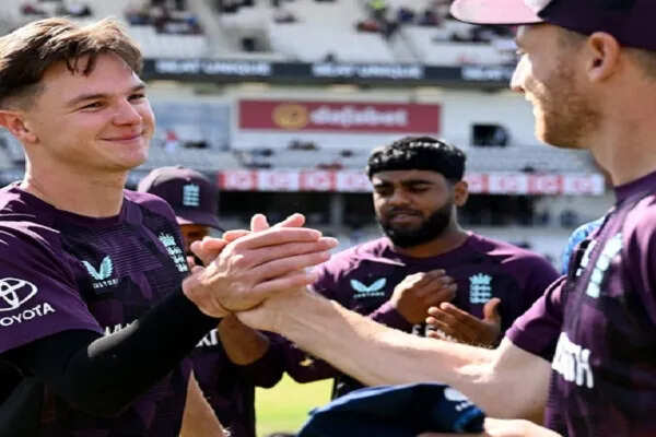 इंग्लैंड के तेज गेंदबाज सोनी बेकर का डेब्यू मैच बना शर्मनाक रिकॉर्ड