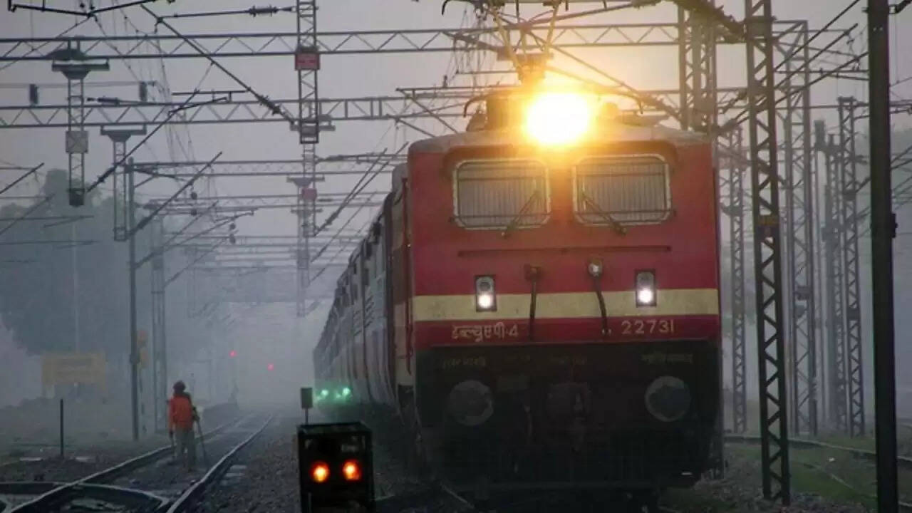 नागपुर मंडल में ट्रेनों की अस्थायी रोक, यात्रियों के लिए महत्वपूर्ण जानकारी