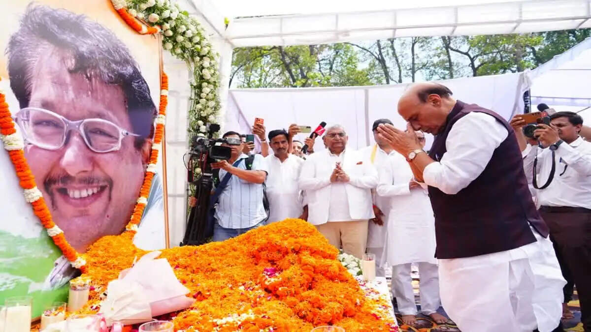 रक्षा मंत्री राजनाथ सिंह ने जसपाल राणा को दी श्रद्धांजलि