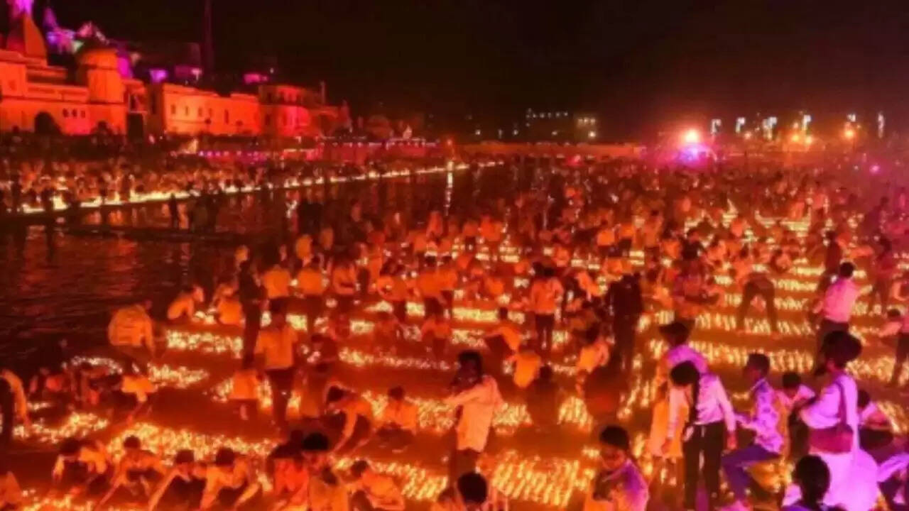 अयोध्या दीपोत्सव 2025: 26 लाख दीयों से जगमगाई राम नगरी