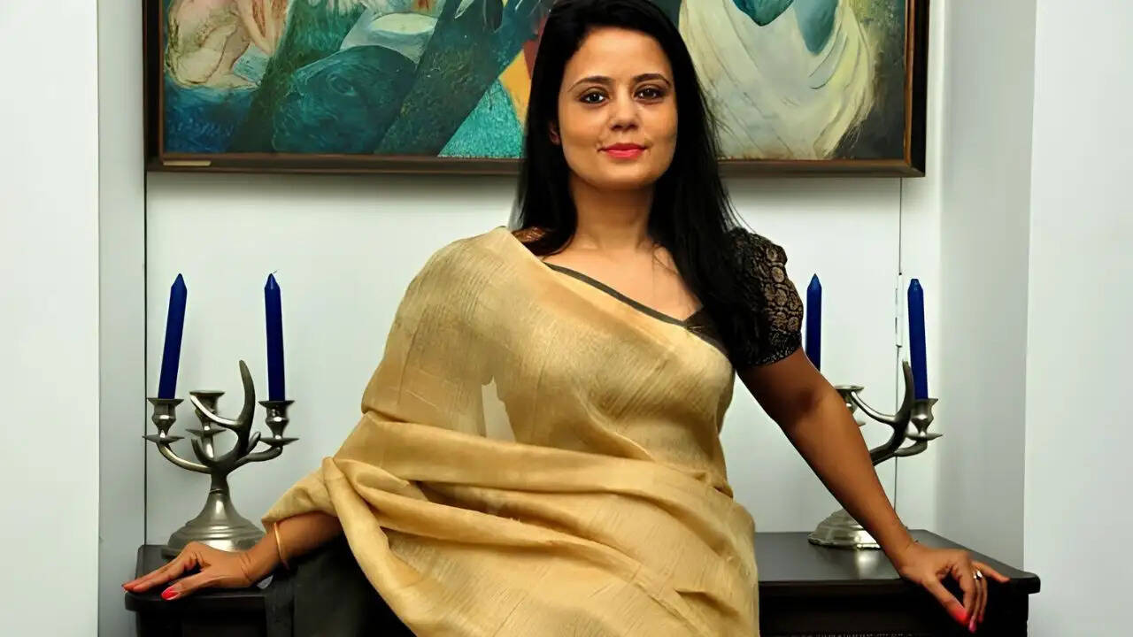 पश्चिम बंगाल चुनाव परिणामों के बाद महुआ मोइत्रा और निशिकांत दुबे के बीच जुबानी जंग