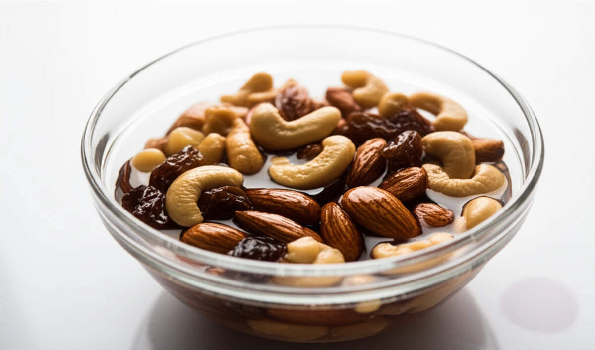 इम्युनिटी बढ़ाने के लिए 5 ड्राई फ्रूट्स का पानी