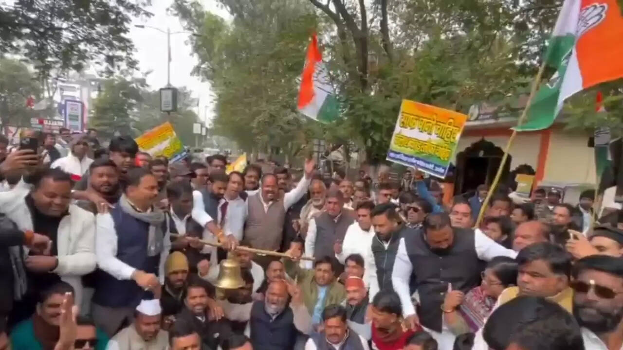 कांग्रेस का इंदौर में पानी प्रदूषण पर जोरदार विरोध प्रदर्शन