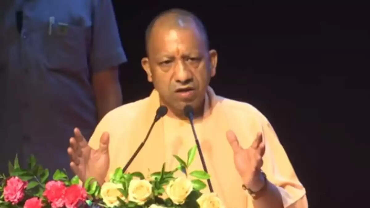 सीएम योगी का माफिया पर हमला: जातीय संघर्ष के आरोपों का जवाब