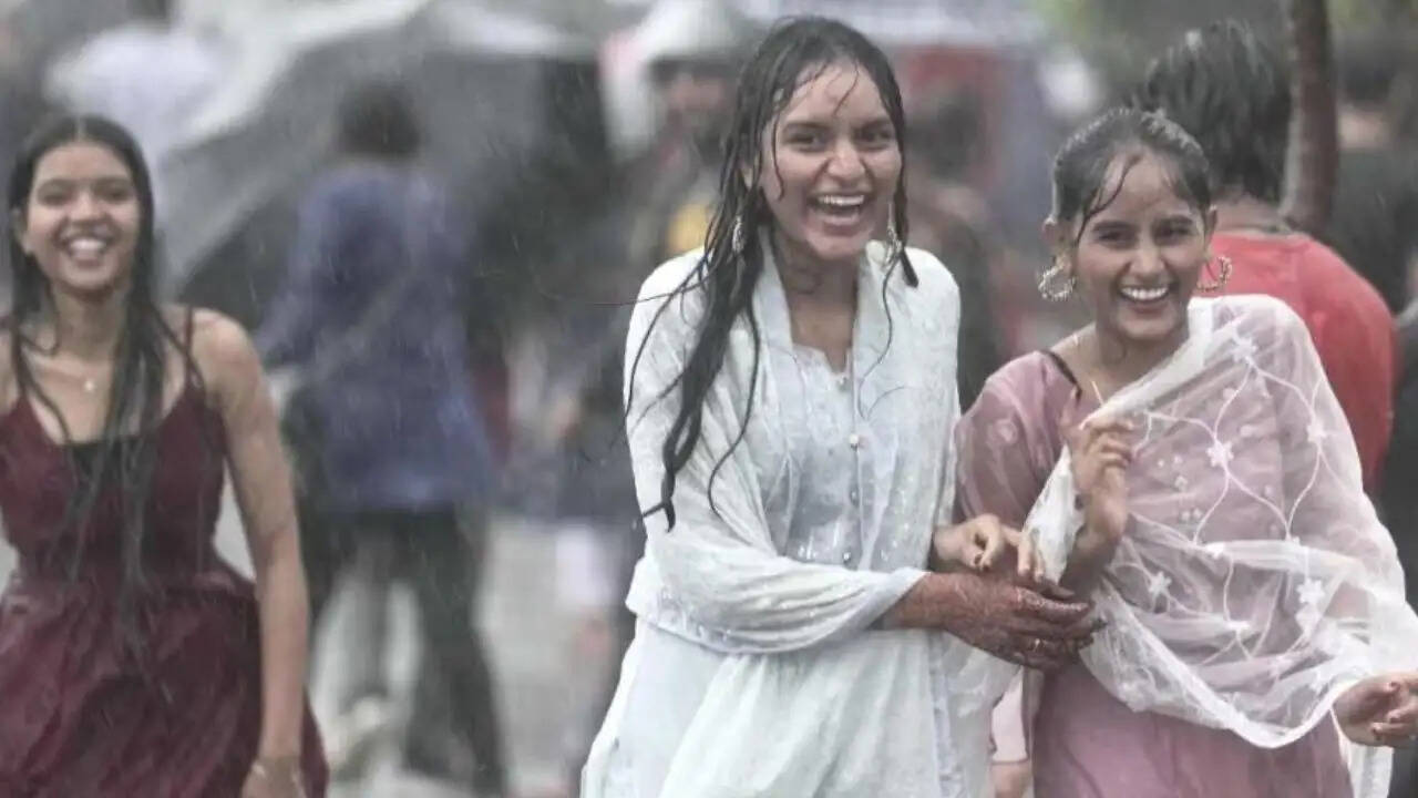 दिल्ली-एनसीआर में बारिश और आंधी की चेतावनी