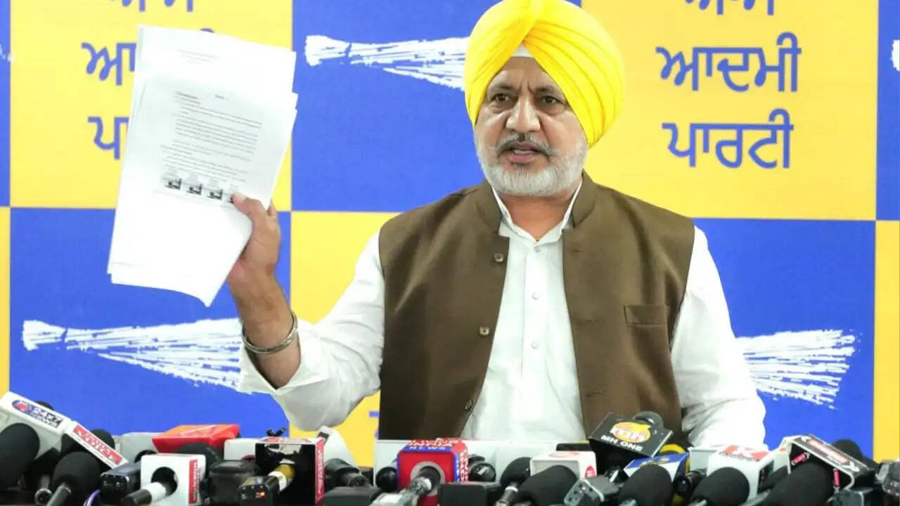 पंजाब की राजनीति में नया मोड़: बलतेज पन्नू का अकाली दल पर हमला