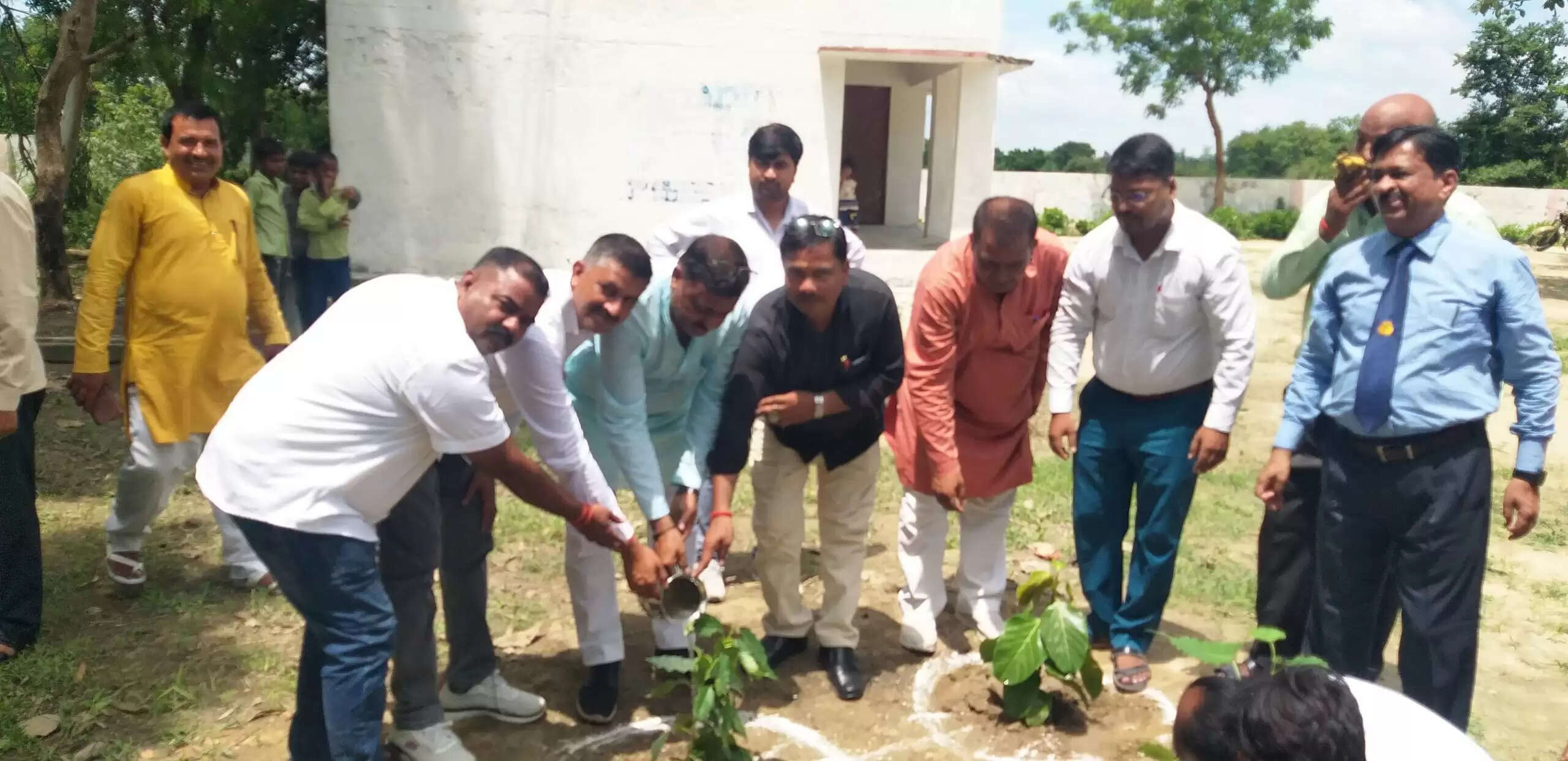 गोण्डा में कारगिल विजय दिवस पर वृक्षारोपण अभियान का आयोजन