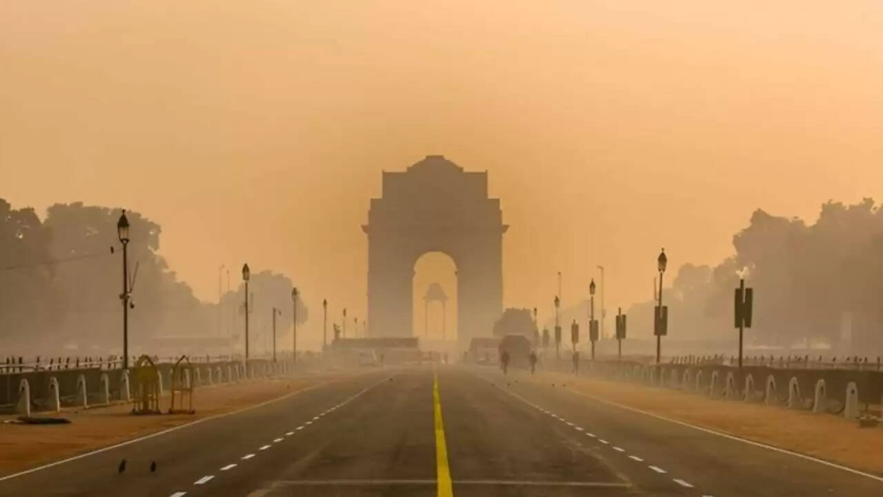 दिल्ली में वायु गुणवत्ता में मामूली सुधार, शीत लहर का अलर्ट