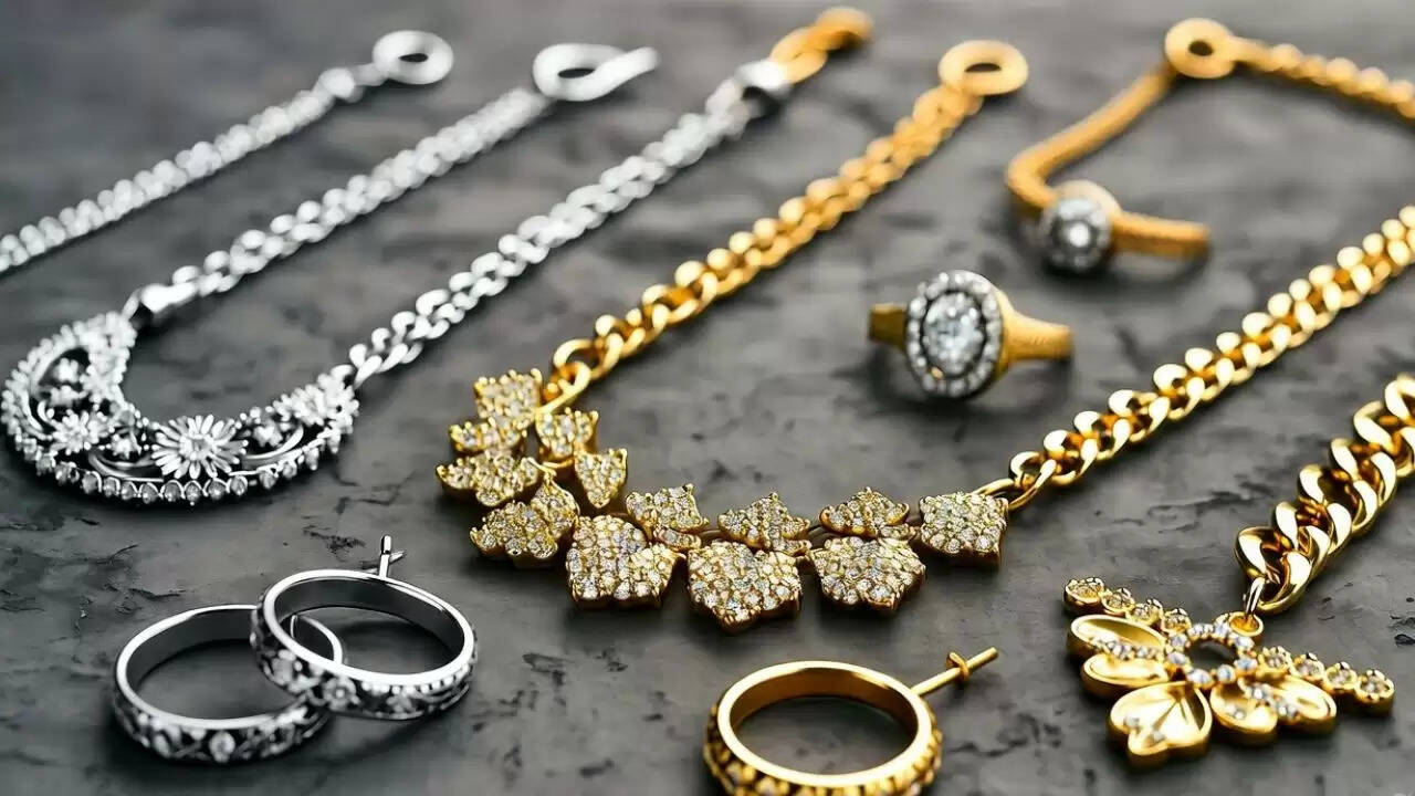 सोने और चांदी की कीमतों में लगातार वृद्धि, जानें आज के रेट