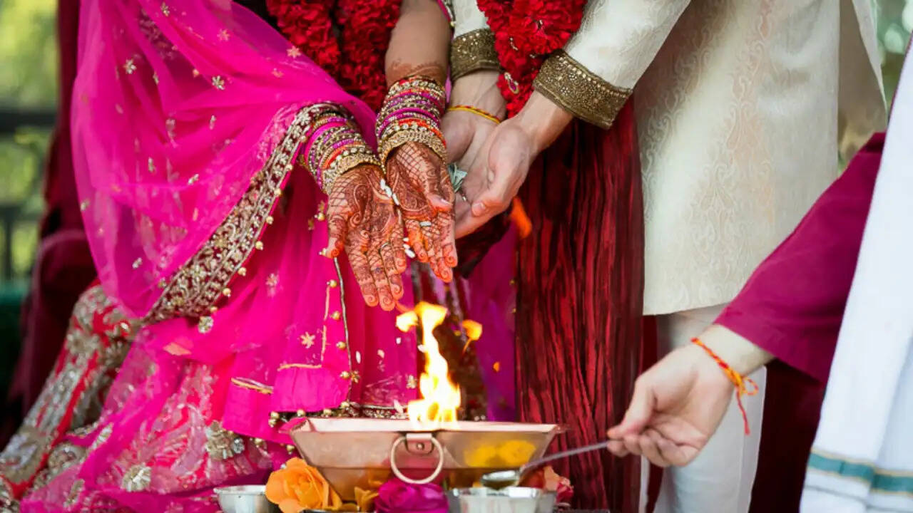 हिंदू विवाह: एक पवित्र यात्रा जो जीवन को नई दिशा देती है