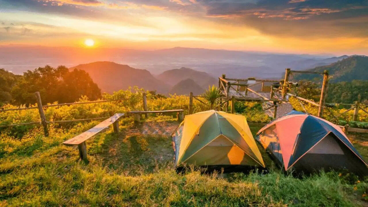 गर्मी की छुट्टियों के लिए स्टेकेशन और कैंपिंग का नया ट्रेंड