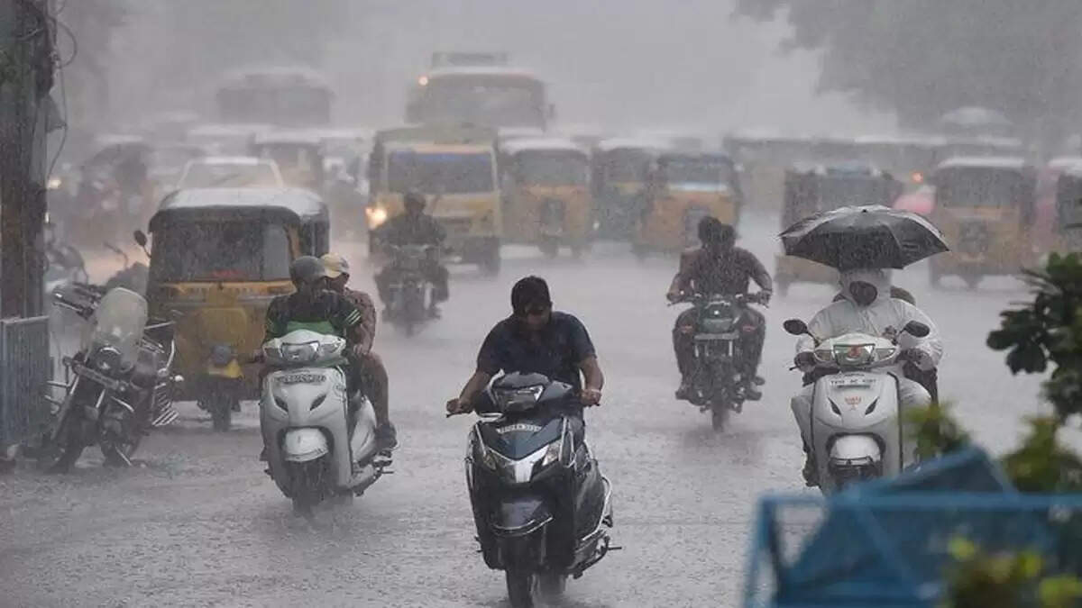 उत्तर प्रदेश में आज का मौसम: भारी बारिश और तूफान का अलर्ट