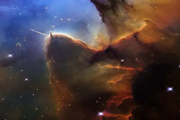 नासा के हबल टेलीस्कोप ने ट्राइफिड नेबुला की नई तस्वीर जारी की