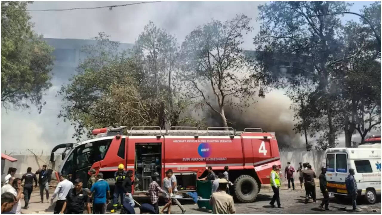 अहमदाबाद में एयर इंडिया की उड़ान का दुर्घटनाग्रस्त होना: नेताओं की प्रतिक्रियाएं