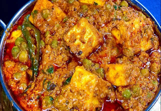 स्वादिष्ट मटर पनीर बनाने की सरल विधि