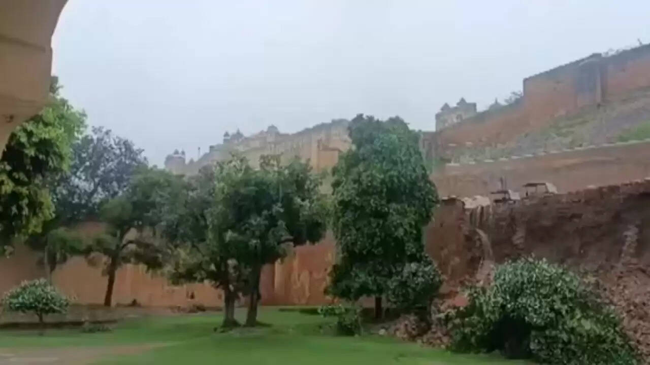 जयपुर के आमेर किले में भारी बारिश से दीवार ढही: जानें इसके पीछे की वजह
