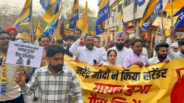 चंडीगढ़ में AAP का मोदी सरकार के खिलाफ प्रदर्शन