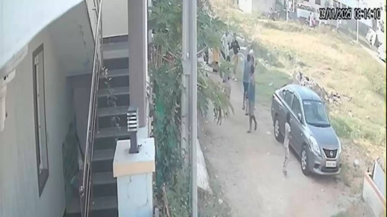 हैदराबाद में गृह प्रवेश समारोह के दौरान ट्रांसजेंडर समूह का हमला