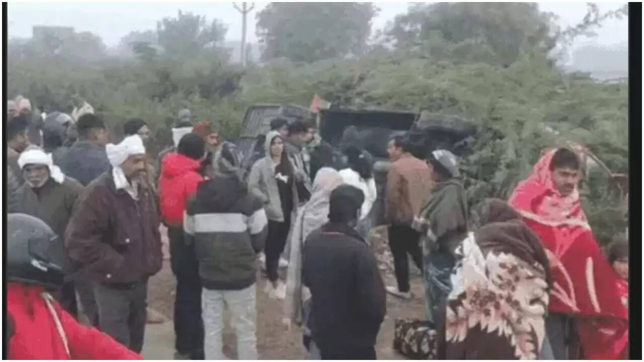 कोटा में सड़क हादसे से 30 यात्री घायल, ठंड और कोहरे का असर