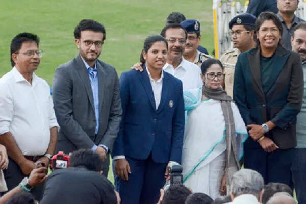 झूलन गोस्वामी ने ऋचा घोष को 'बंग भूषण' सम्मान पर दी बधाई