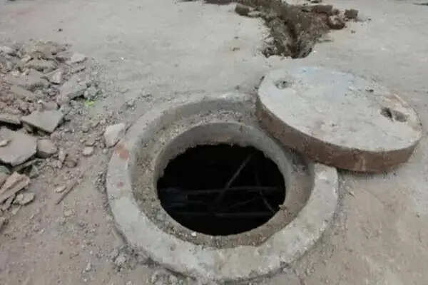 ओडिशा में सेप्टिक टैंक में दम घुटने से छह लोगों की मौत