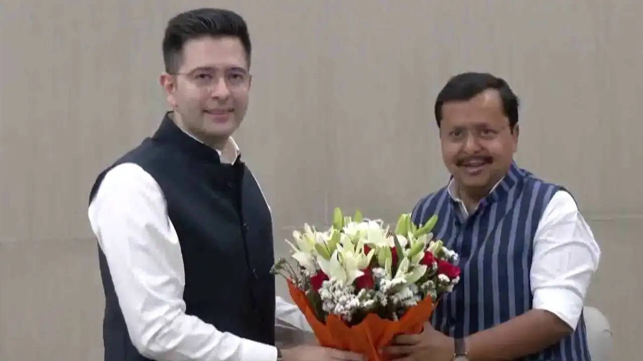 AAP के 7 सांसदों ने भाजपा में किया विलय, राघव चड्ढा का इस्तीफा