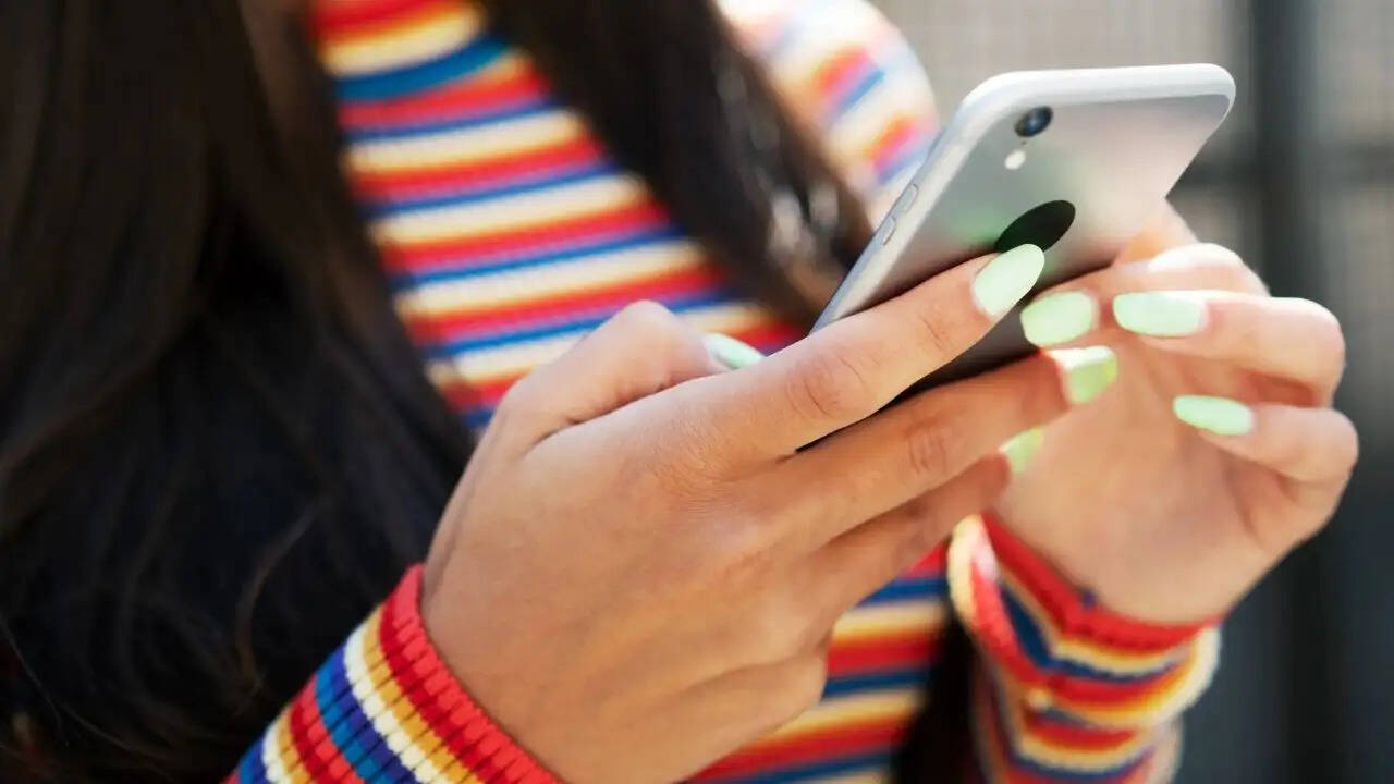 क्या नेल पॉलिश से स्मार्टफोन की टचस्क्रीन में सुधार संभव है? जानें इस अनोखे हैक के बारे में