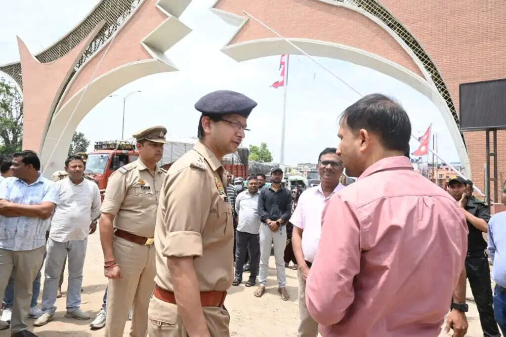 सोनौली बॉर्डर पर सुरक्षा व्यवस्था की समीक्षा