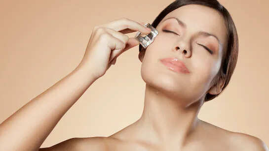 रात में अपनाएं ये घरेलू नुस्खे, पाएं निखरी और खूबसूरत त्वचा