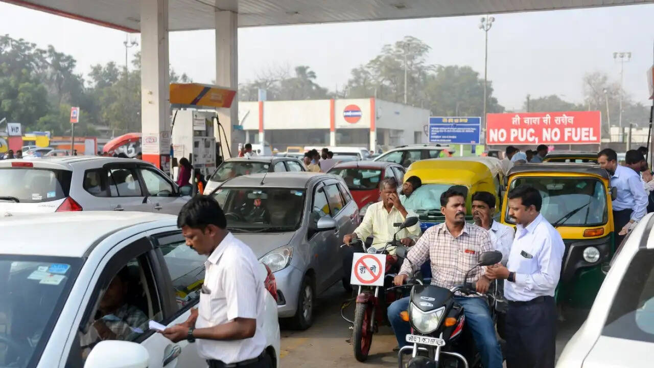 दिल्ली में प्रदूषण नियंत्रण के लिए नया नियम: बिना PUC सर्टिफिकेट नहीं मिलेगा ईंधन