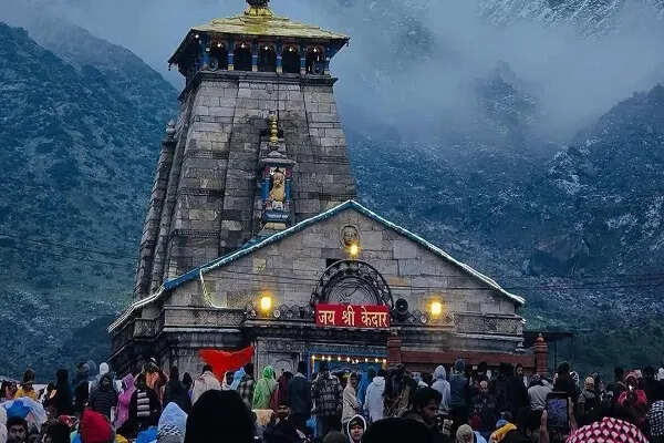 केदारनाथ यात्रा भारी बारिश के कारण स्थगित, श्रद्धालु फंसे