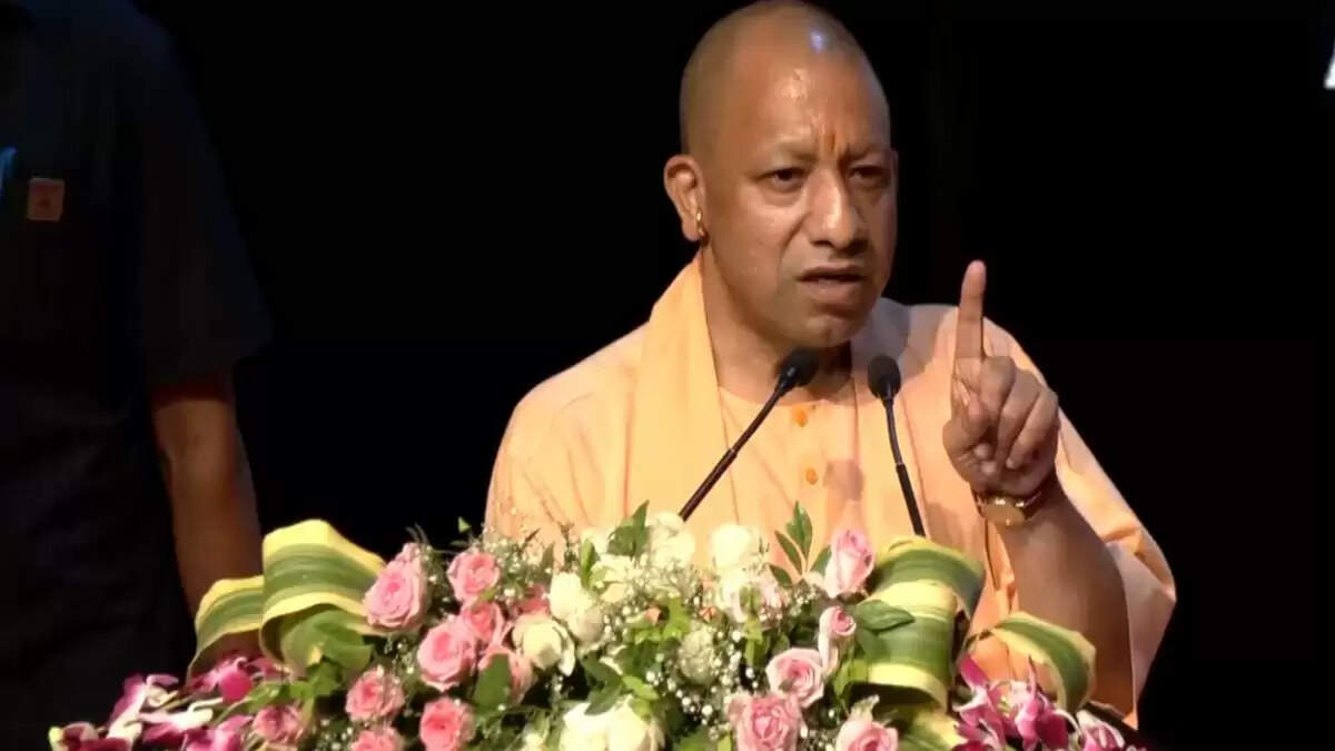 सीएम योगी ने उपद्रवियों के खिलाफ जनता से मांगी मदद