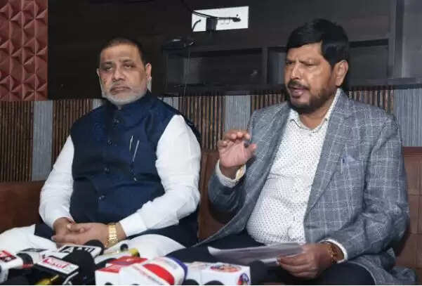 संविधान को लेकर भ्रम फैलाते हैं राहुल गांधी, जनता ने नकारा : आठवले
