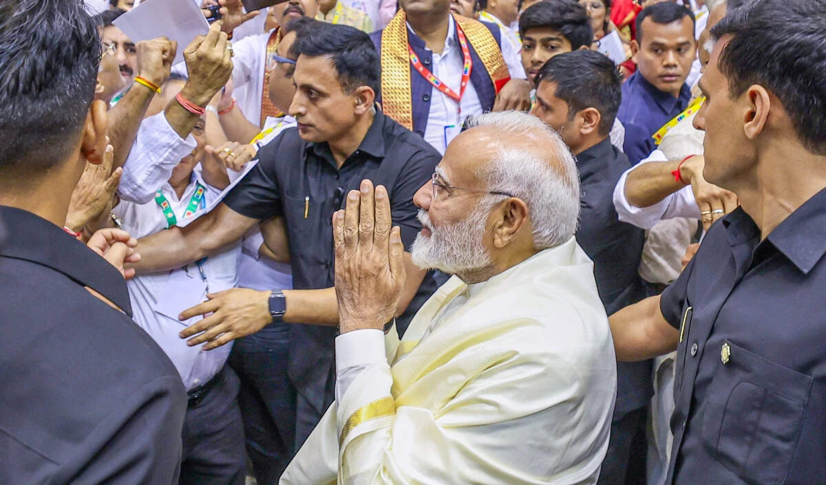 प्रधानमंत्री मोदी का राजकोट में वाइब्रेंट गुजरात सम्मेलन का उद्घाटन