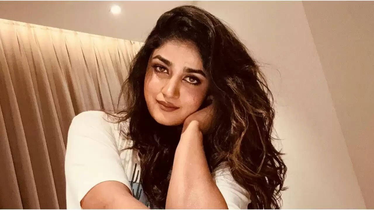 डिंपल हयाती और उनके पति पर घरेलू सहायिका ने लगाए गंभीर आरोप