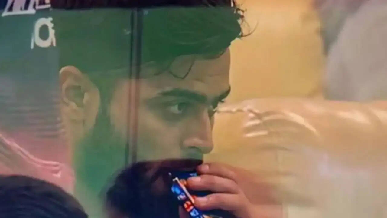 IPL 2026: रियान पराग की विवादास्पद हरकत ने बढ़ाई मुश्किलें