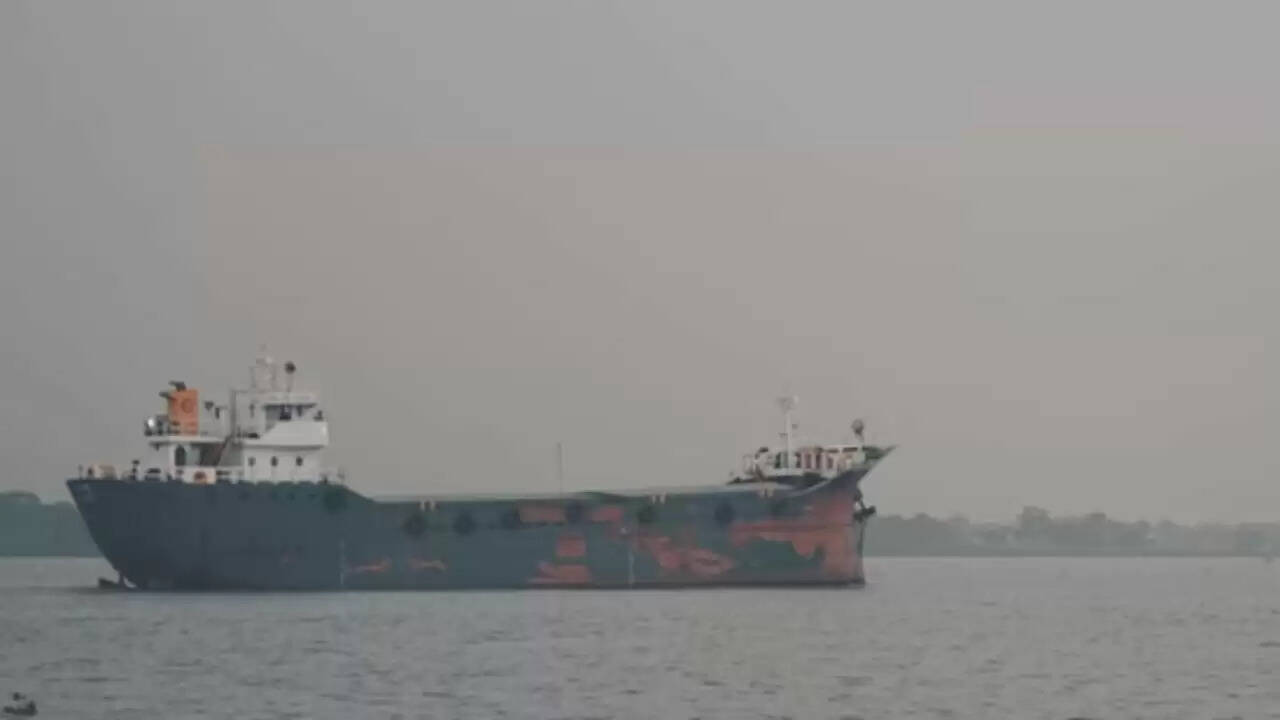 अमेरिका ने रूसी ध्वज वाले तेल टैंकर को जब्त किया: 28 सदस्यीय चालक दल में तीन भारतीय शामिल