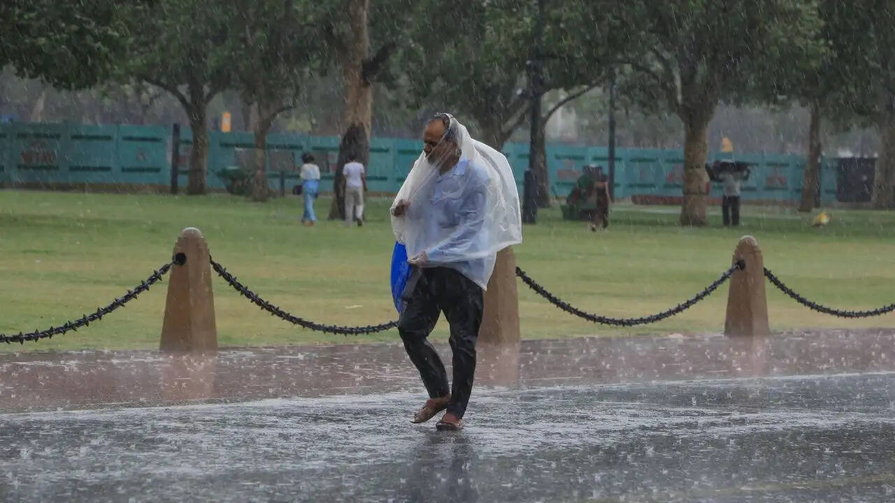 भारत में मौसम का अलर्ट: भारी बारिश और आंधी की चेतावनी