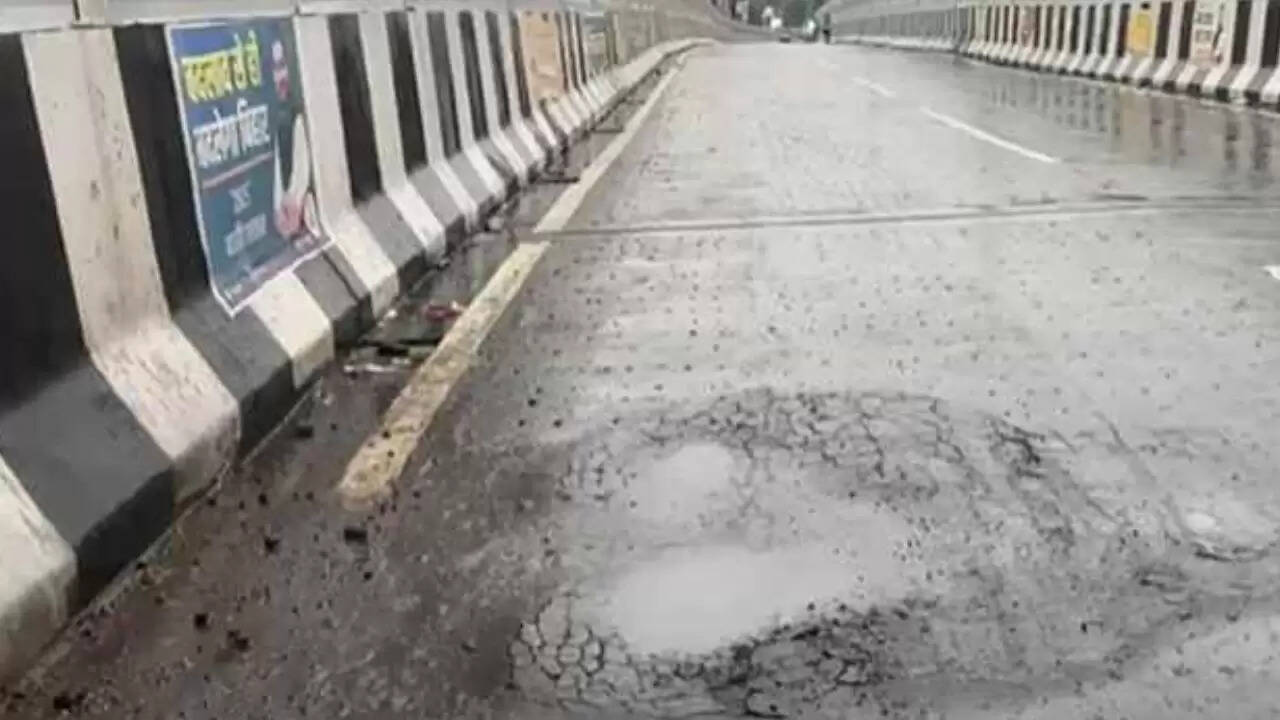 पटना में डबल-डेकर फ्लाईओवर का हिस्सा धंसने से बढ़ी चिंताएं