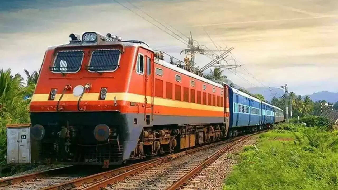 त्योहारों के लिए विशेष ट्रेनों की घोषणा: घर लौटने का आसान रास्ता