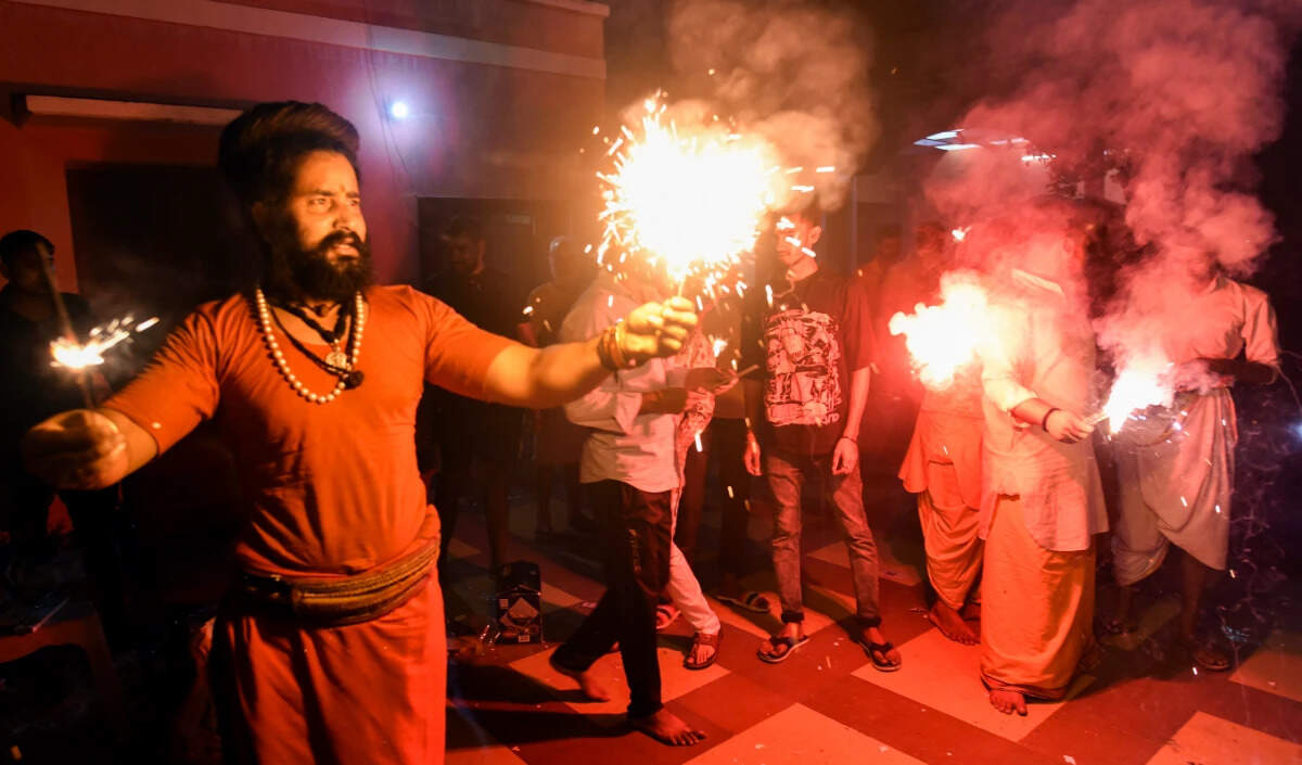 दीपावली के लिए शिवकाशी में पटाखों का उत्पादन बढ़ा