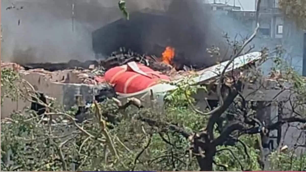 अहमदाबाद विमान दुर्घटना: आग लगने के कारण और बचाव के उपाय