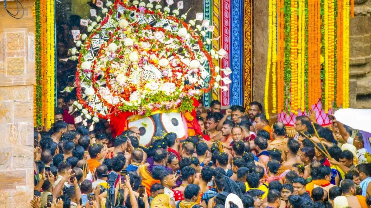 पुरी की रथ यात्रा में श्रद्धालुओं की भारी भीड़, 500 से अधिक घायल