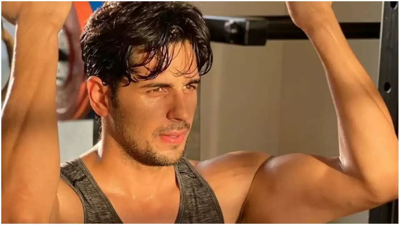 सिद्धार्थ मल्होत्रा: संघर्ष से सफलता की कहानी