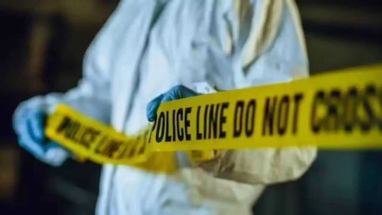 कोलकाता में एक परिवार के तीन सदस्यों की संदिग्ध मौत, सुसाइड नोट बरामद
