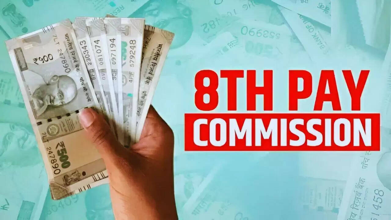 सरकारी कर्मचारियों के लिए 8वें वेतन आयोग की तैयारी, पुरानी पेंशन योजना की बहाली की मांग