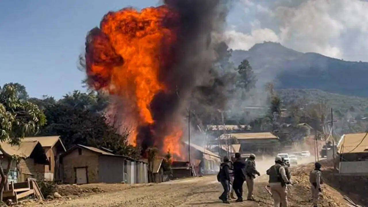 मणिपुर में नागा और कुकी समुदाय के बीच फिर भड़की हिंसा